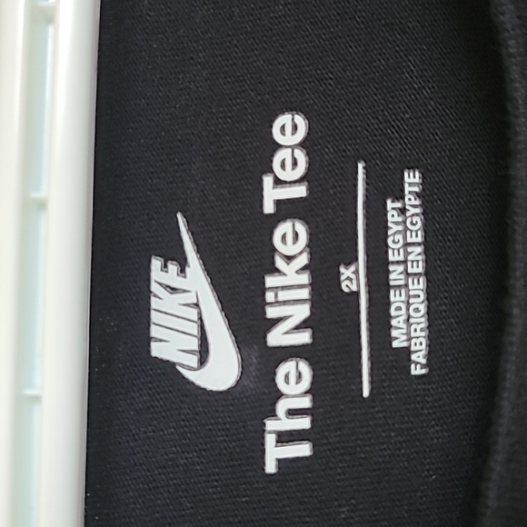 Black plus size Nike tee - Picture 2 of 3